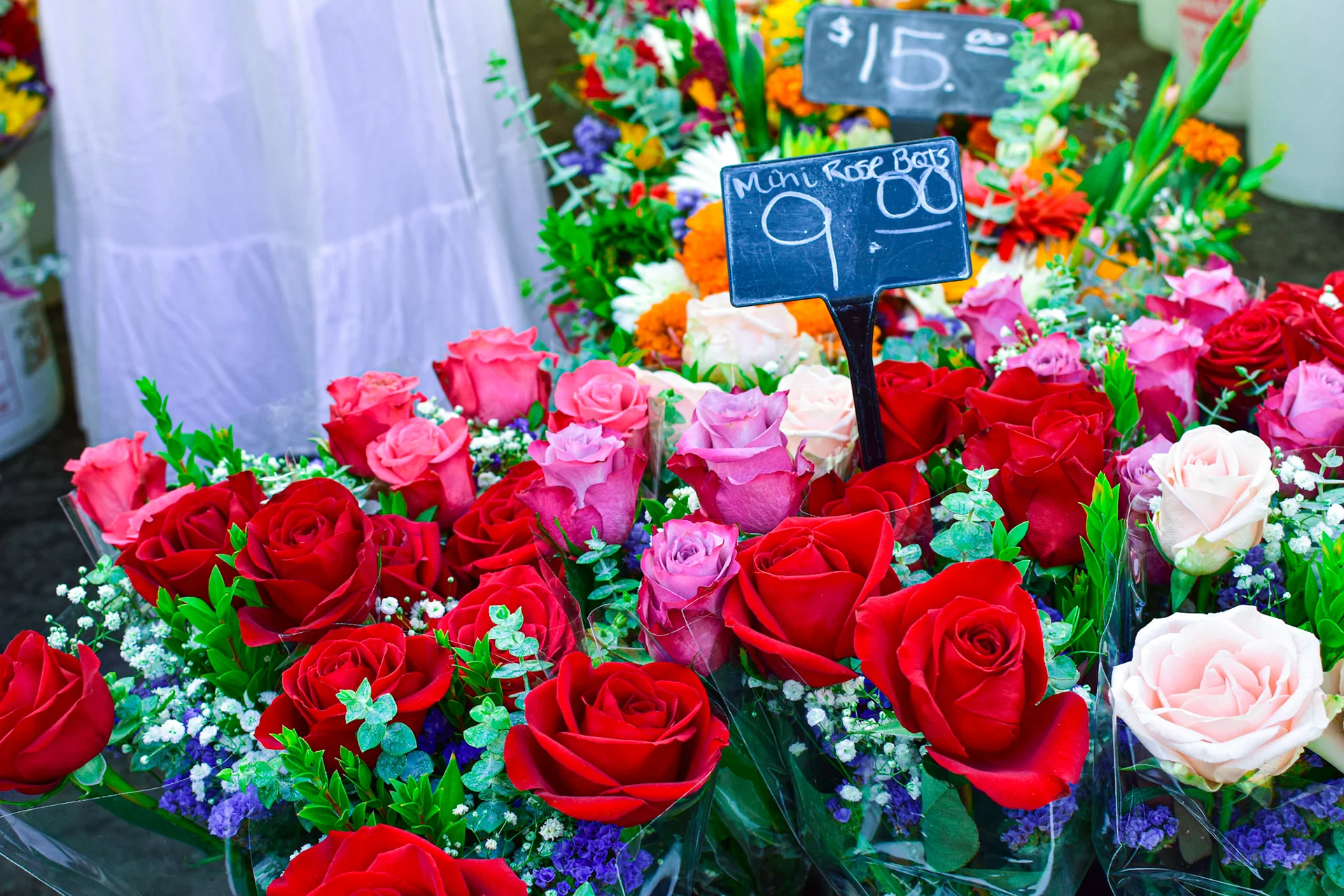 flower_market_display.webp